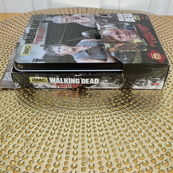 Walking Dead X2 Playing Cards set New Sealed AMC 2013 Cardinal - Picture 4 of 4